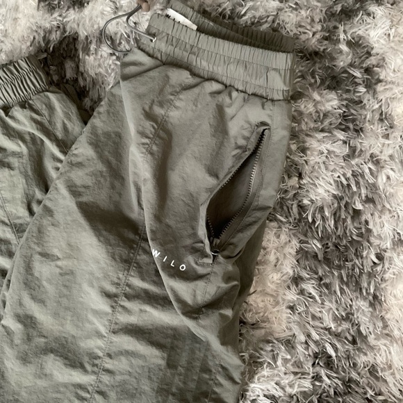 NWOT WILO The Label Sage Green Parachute Pants Joggers - Picture 4 of 6